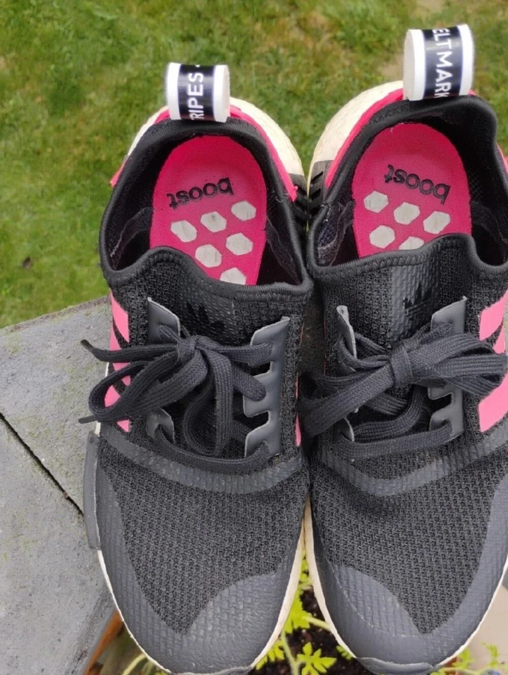 adidas NMD R1 Signal Pink Stripe Black Running Shoes FV9153 Men's Size 8.5